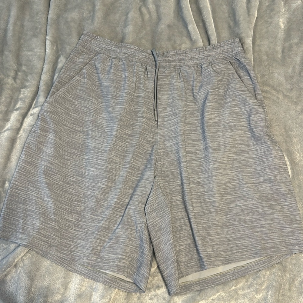 Lululemon men’s L short